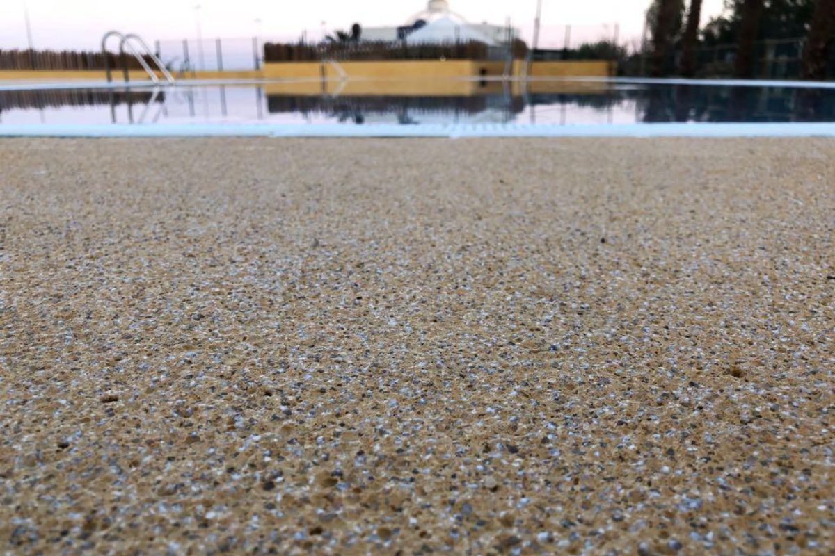 microcemento pavimento piscinas Decofloor